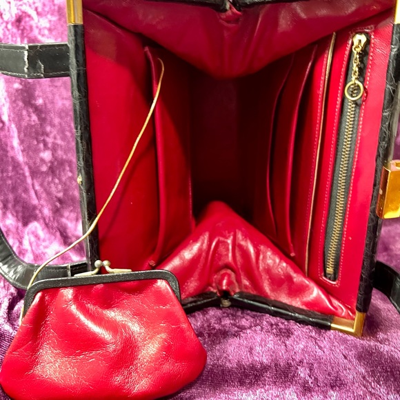 Vintage BASS Alligator Crocodile Handbag with Lipstick Red Leather interior! - Picture 2 of 10